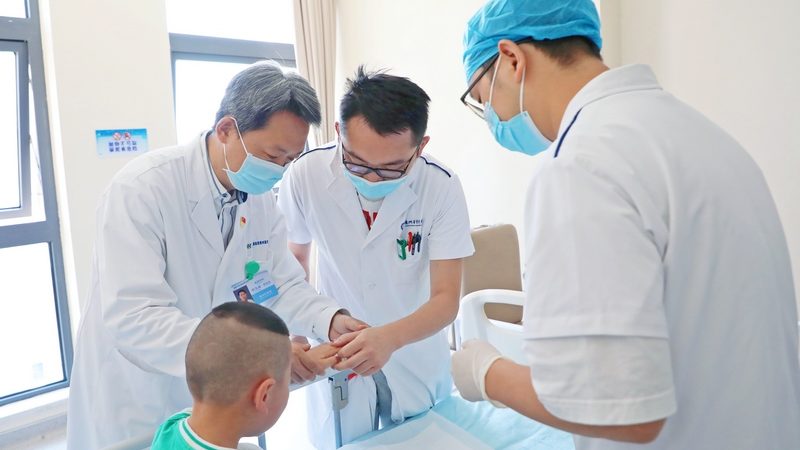 刮痧拔罐去湿气，材质选择有讲究**